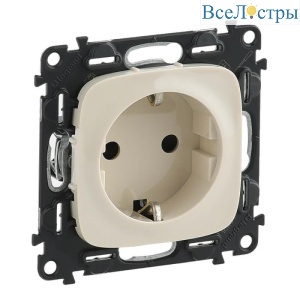 Розетка Legrand Valena Allure 16A 250V с/з со шторками безвинтовой зажим слоновая кость 753820