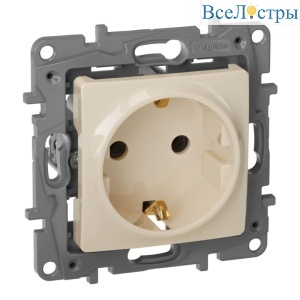 Розетка 2К+З Legrand Etika 16A 250V с/з винтовой зажим немецкий стандарт слоновая кость 672321