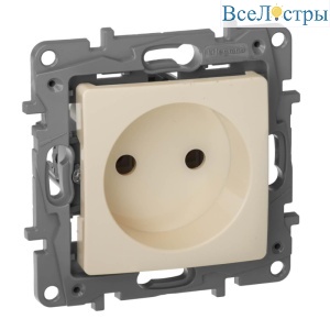 Розетка 2К Legrand Etika 16A 250V б/з винтовой зажим слоновая кость 672320