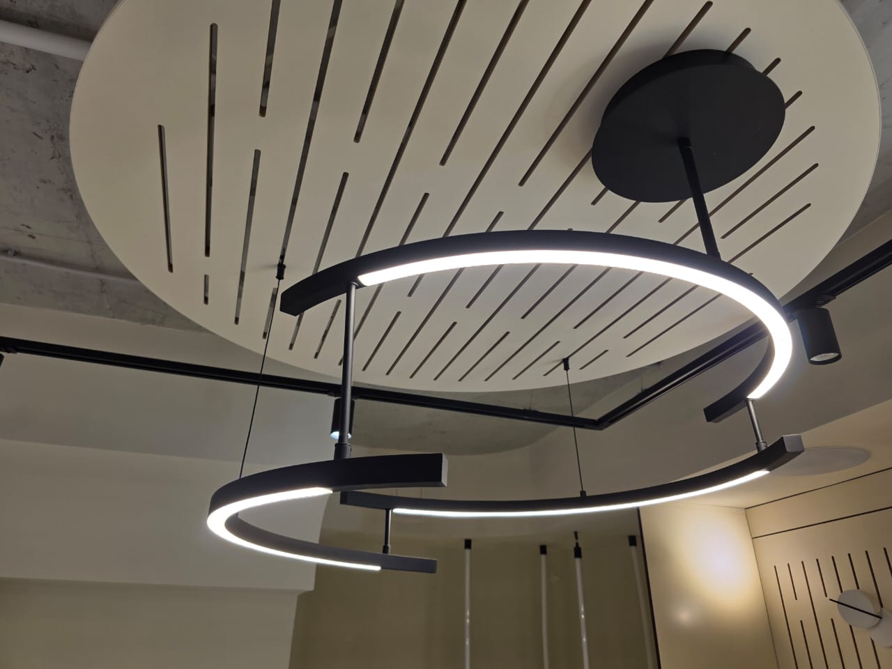 подвесная люстра maytoni line mod016pl-l52bk