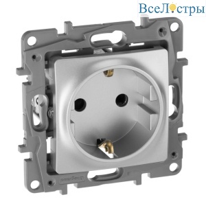 Розетка 2К+З Legrand Etika 16A 250V с/з со шторками винтовой зажим немецкий стандарт алюминий 672422