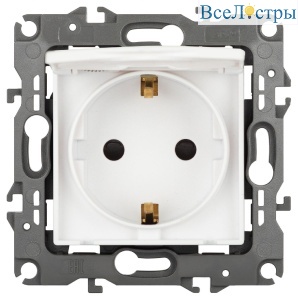 Розетка одноместная со шторками и крышкой Эра 12-2103-01М Б0065675
