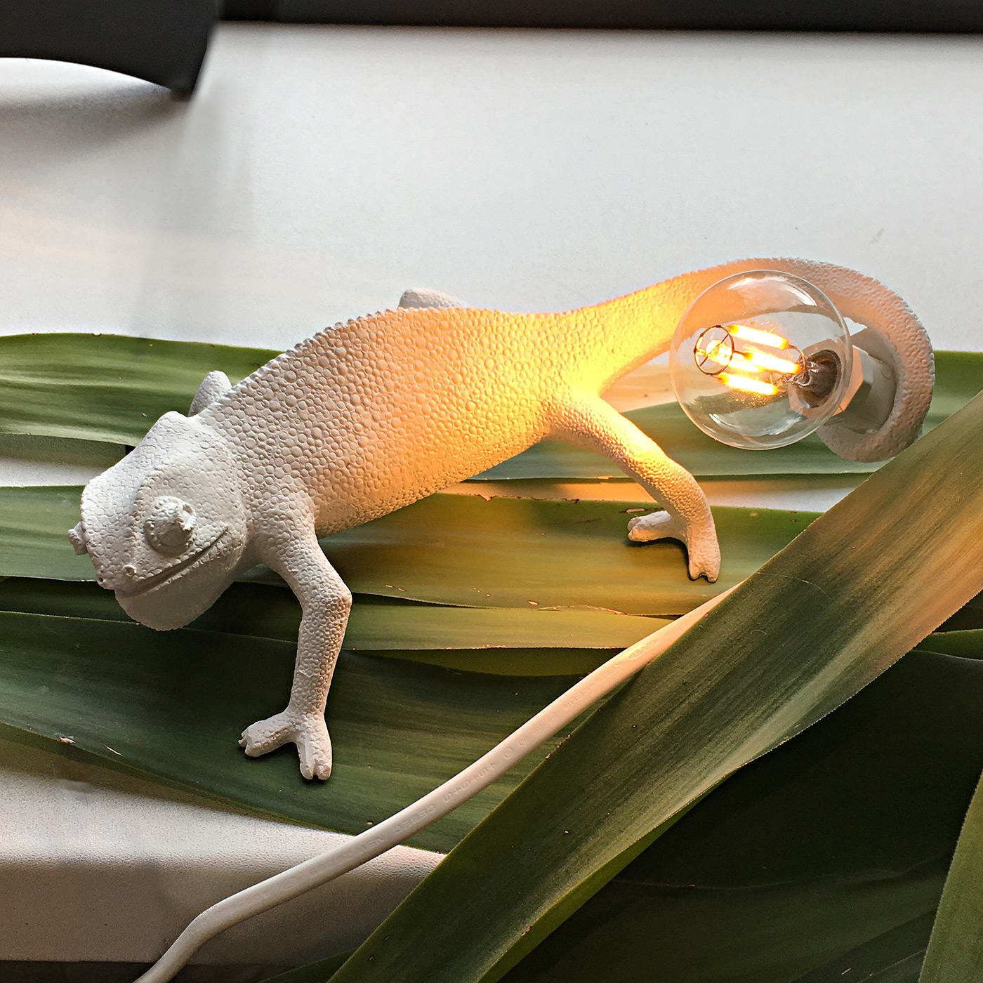 настенный светильник chameleon going up usb seletti