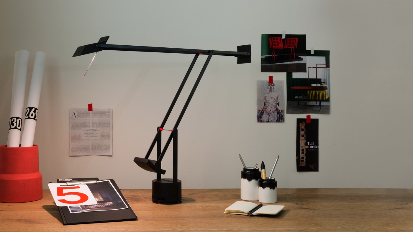 настольная лампа tizio red artemide