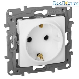 Розетка 2К+З Legrand Etika 16A 250V с/з со шторками винтовой зажим немецкий стандарт белый 672222
