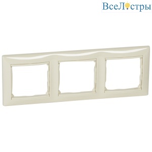 Рамка трехместная Legrand Valena Classic 695633