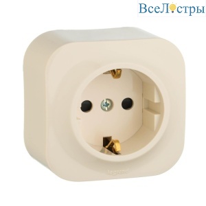 Розетка 2К+З Legrand Quteo 16A 250V с/з со шторками слоновая кость 782250