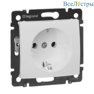Розетка 2К+3 Legrand Valena 16A 250V с/з винтовой зажим белая 774420