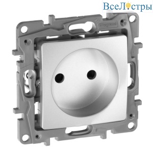 Розетка 2К Legrand Etika 16A 250V б/з со шторками винтовой зажим алюминий 672434