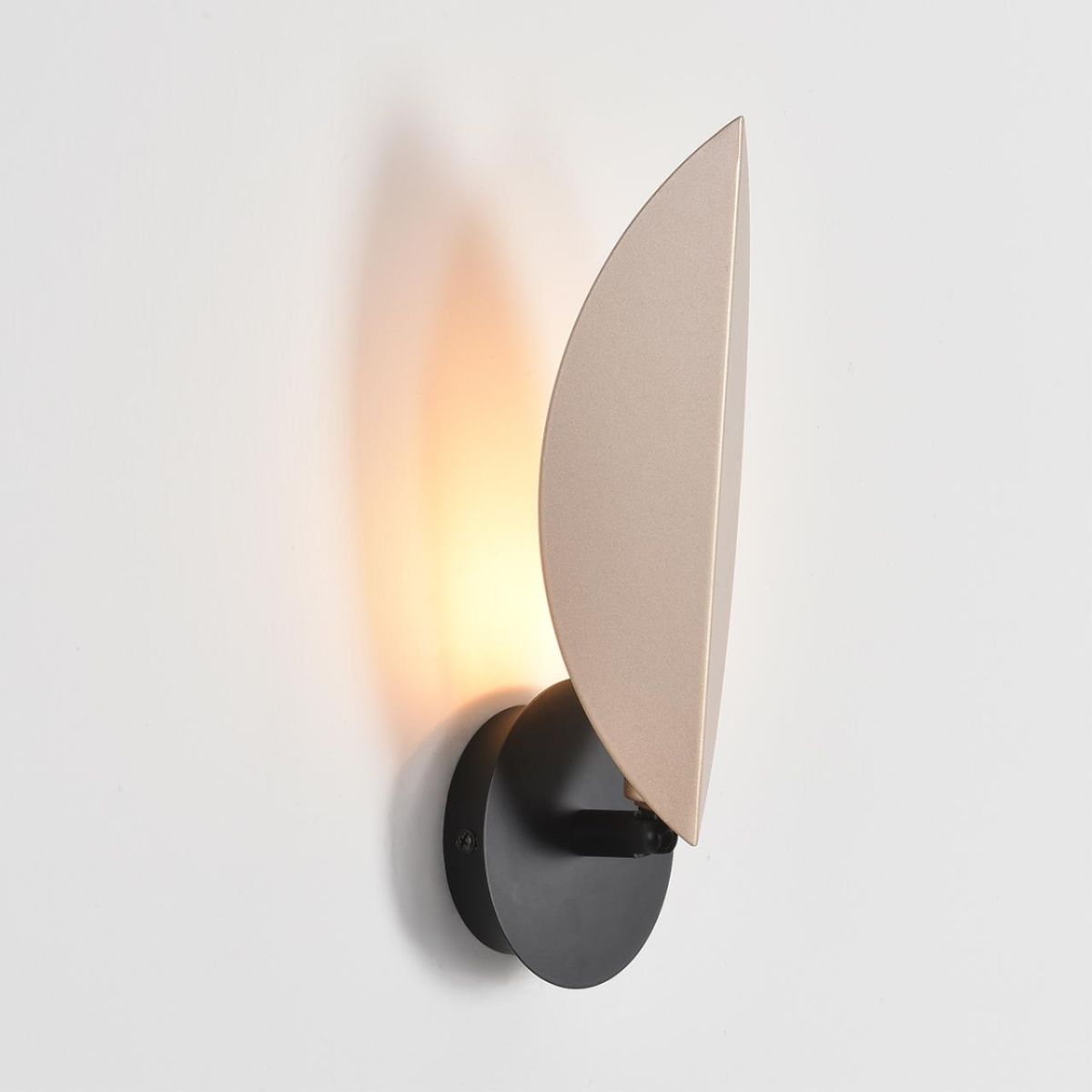 бра lumion moderni leaf 8396/1w