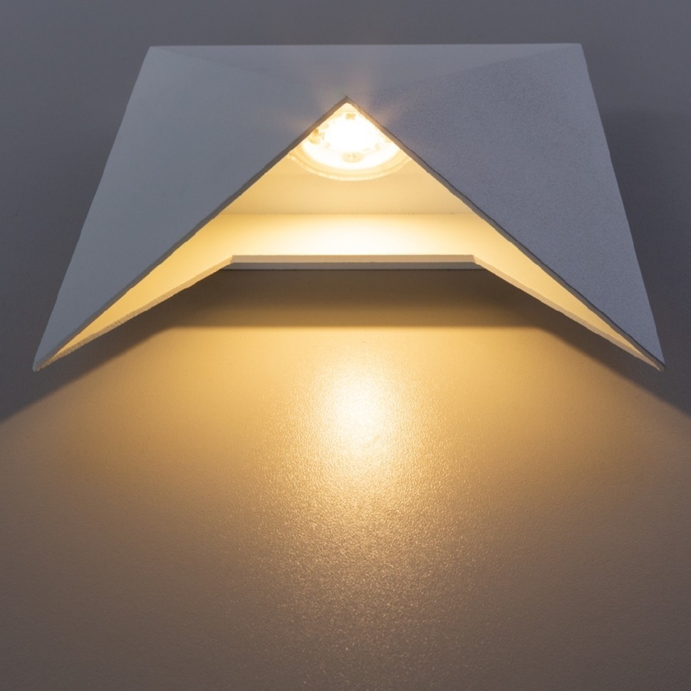 Busta Arte Lamp