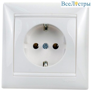 Розетка 2К+3 Legrand Valena 16A 250V с/з белая 774423