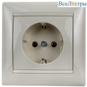 Розетка 2К+3 Legrand Valena 16A 250V с/з слоновая кость 774323