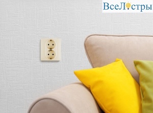 Розетка двойная с/з со шторками Legrand Inspiria 673756