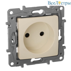 Розетка 2К Legrand Etika 16A 250V б/з со шторками винтовой зажим слоновая кость 672334