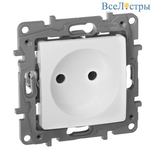 Розетка 2К Legrand Etika 16A 250V б/з винтовой зажим белая 672220