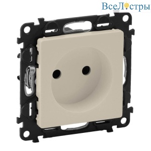Розетка Legrand Valena Life 16A 250V б/з со шторками безвинтовой зажим слоновая кость 753516