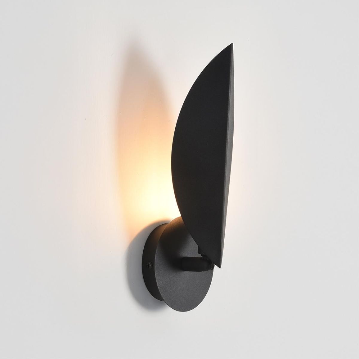 бра lumion moderni leaf 8395/1w