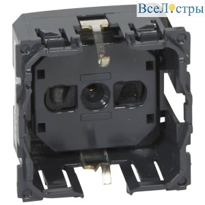 Розетка 2К+З Legrand Celiane 16A 230V с/з со шторками безвинтовой зажим немецкий стандарт 067153