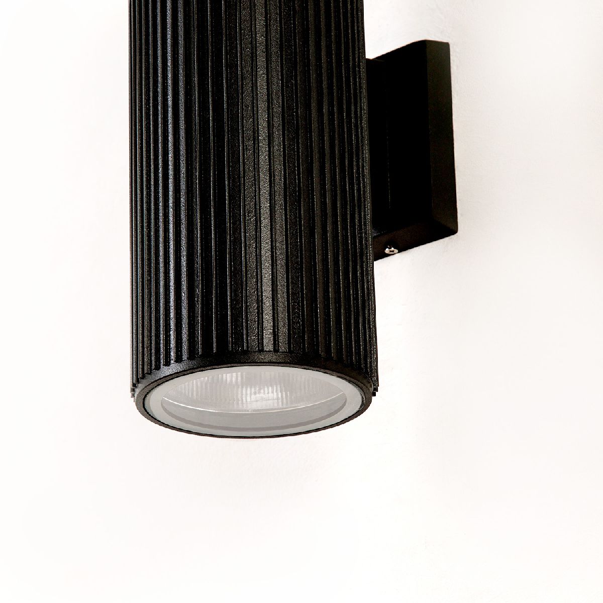 уличный настенный светильник favourite pola 4513-2w