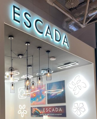escada.jpg escada.jpg